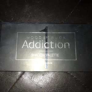 Younique Addiction Palette #1